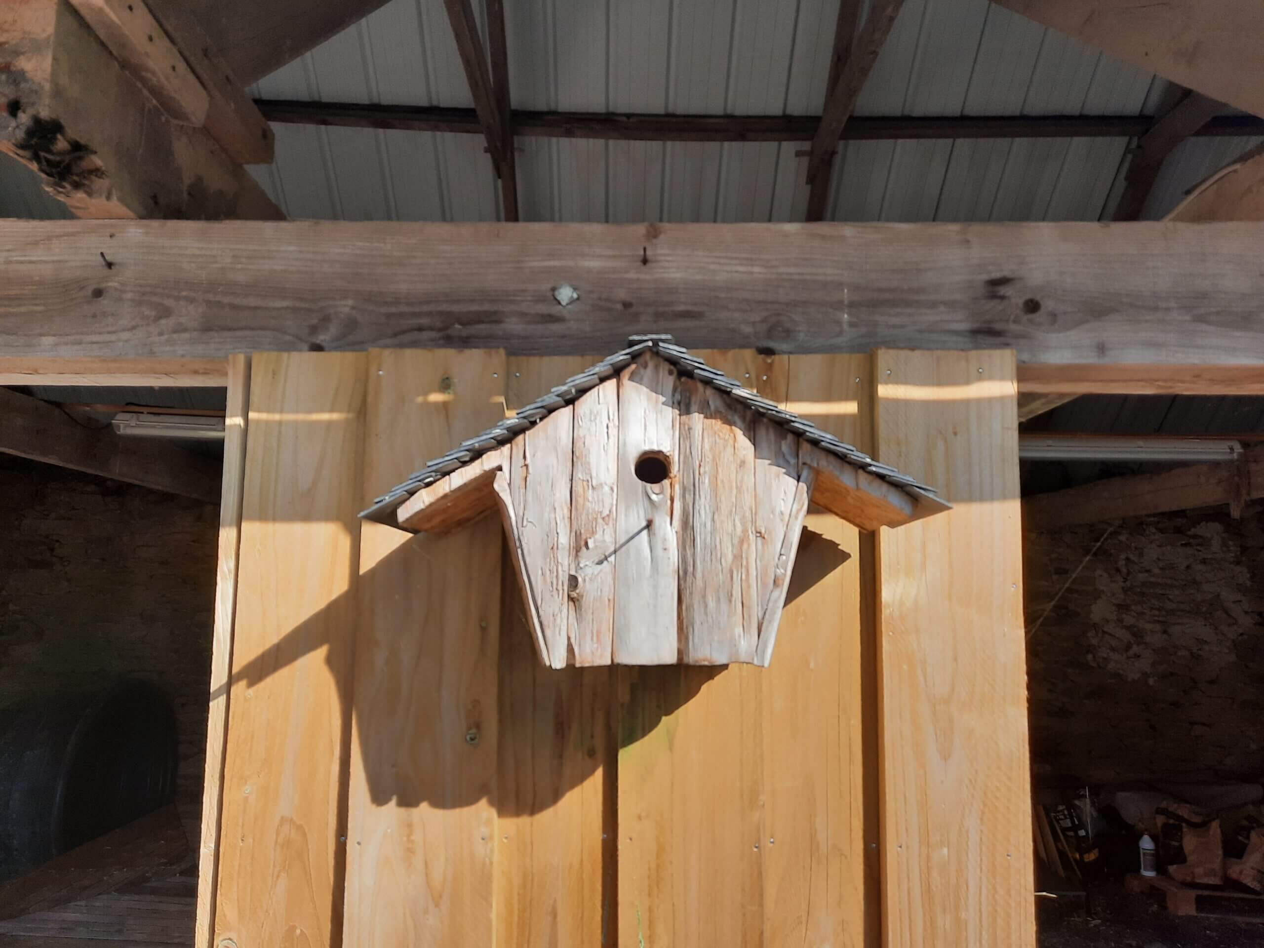 Nichoir pour oiseau en bois artisanale